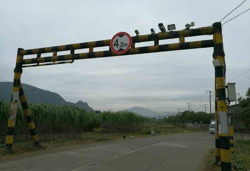 舟山对开式限高架